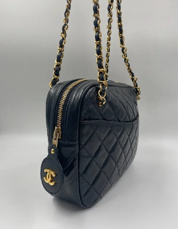 Chanel Lightweight Handbag for Daily ErrandsChanel Vintage Crossbody bag