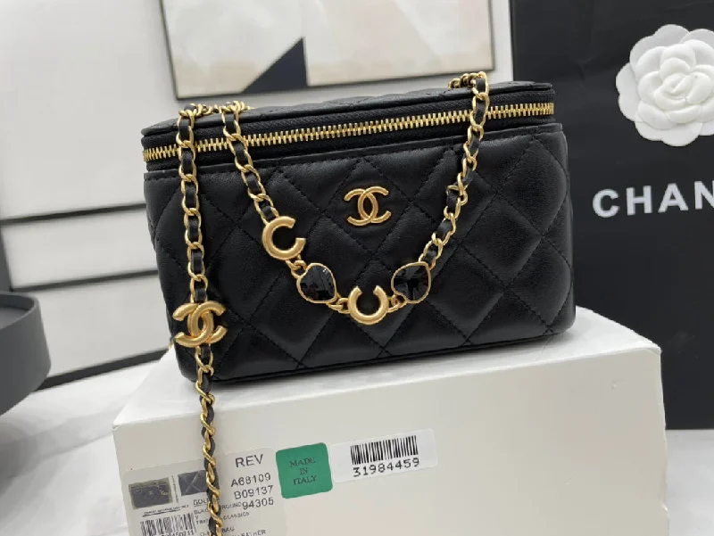 Chanel Chain Strap Handbag for Everyday UseChanel - Luxury Bag - CHL - 612