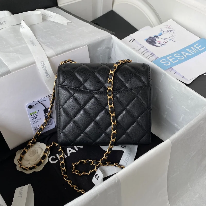 Chanel Quilted Leather Shoulder Bag for FashionistasChanel - Luxury Bag - CHL - 521