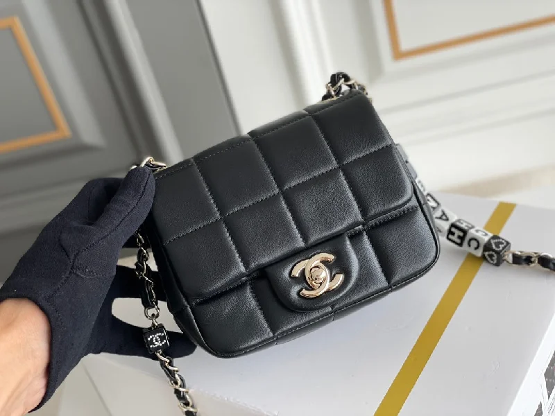 Chanel Quilted Leather Shoulder Bag for FashionistasChanel - Luxury Bag - CHL - 389