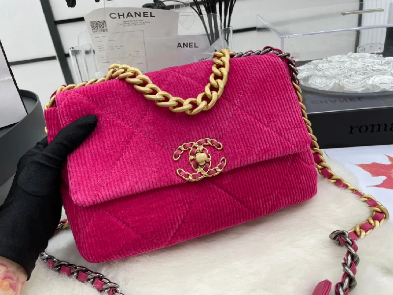 Chanel Chain Strap Handbag for Everyday UseChanel - Luxury Bag - CHL - 674