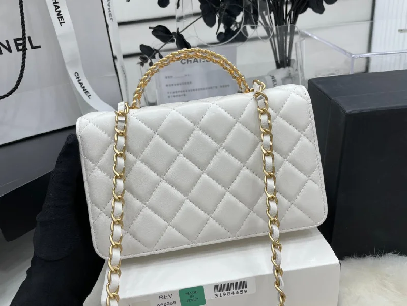 Chanel Quilted Leather Shoulder Bag for FashionistasChanel - Luxury Bag - CHL - 497