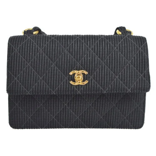 Chanel All - Match Handbag for Versatile StylingCHANEL 1991-1994 Quilted CC Cross Body Shoulder Bag Black AK36805j