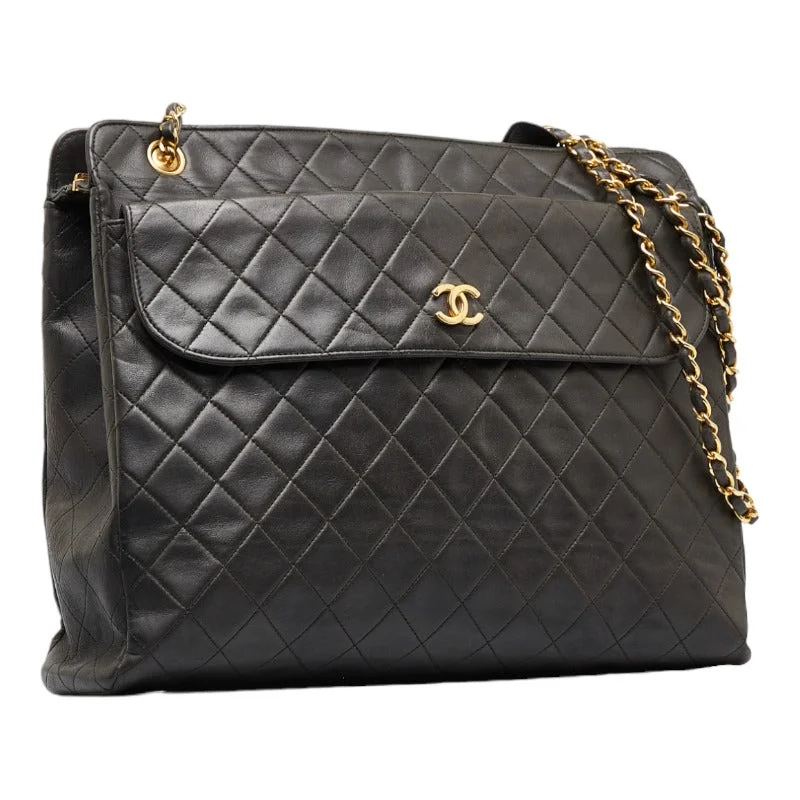 Chanel Quilted Leather Shoulder Bag for FashionistasChanel CC Quilted Leather Chain Shoulder Bag Leather Tote Bag in Good condition