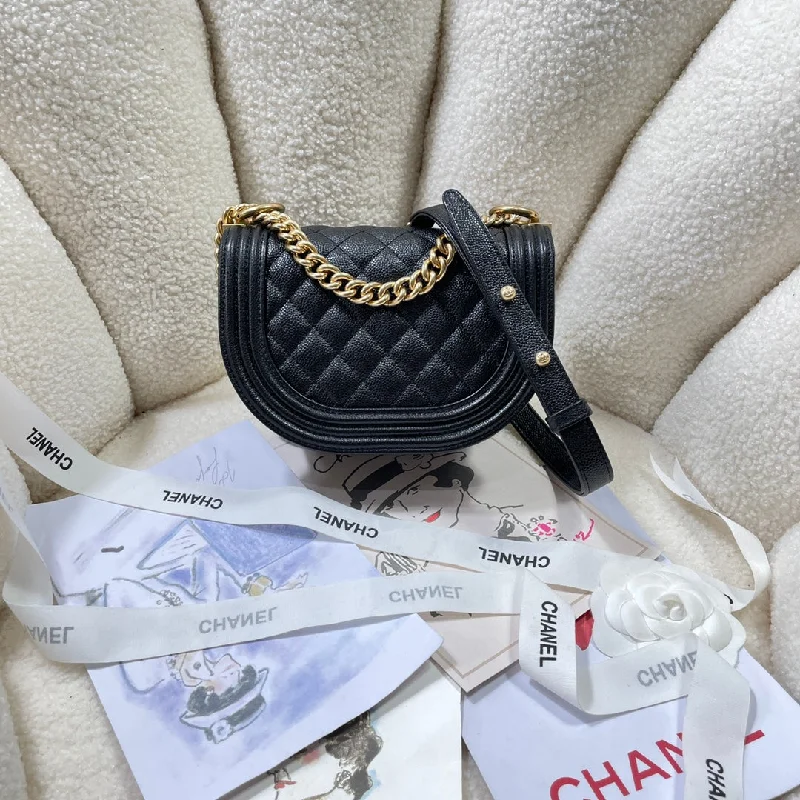 Chanel Quilted Leather Shoulder Bag for FashionistasChanel - Luxury Bag - CHL - 554