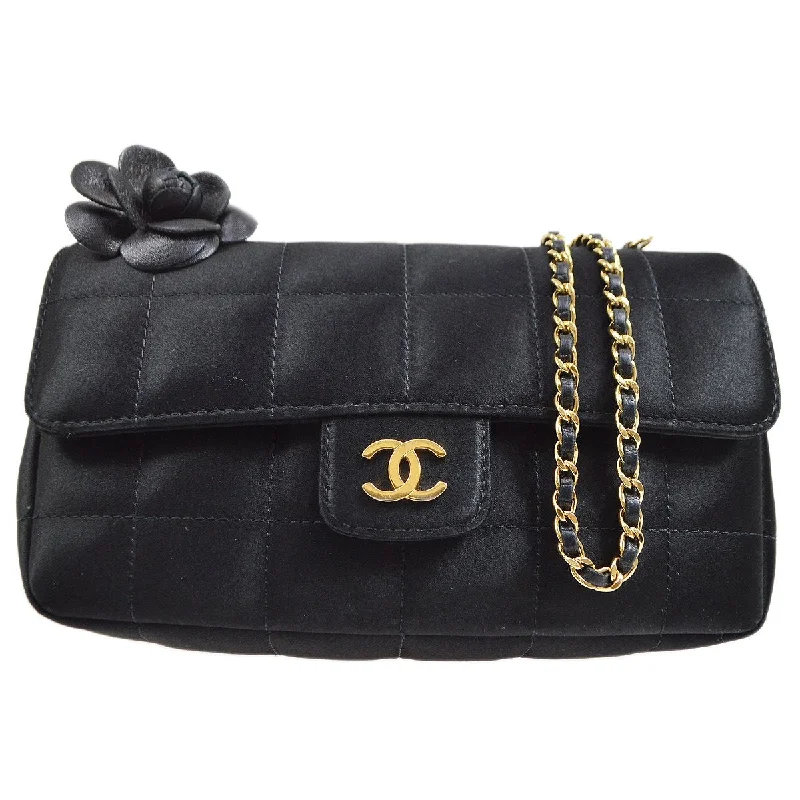 Chanel Vintage Inspired Handbag for Retro LoversCHANEL 2009-2010 Camellia Choco Bar Single Chain Shoulder Bag Black Satin 51050