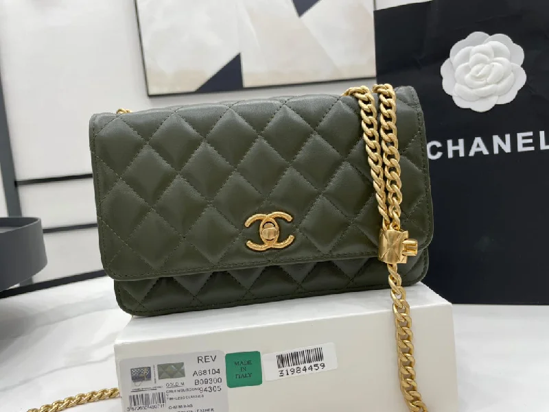 Chanel Handbag with Adjustable Strap for ComfortChanel - Luxury Bag - CHL - 621