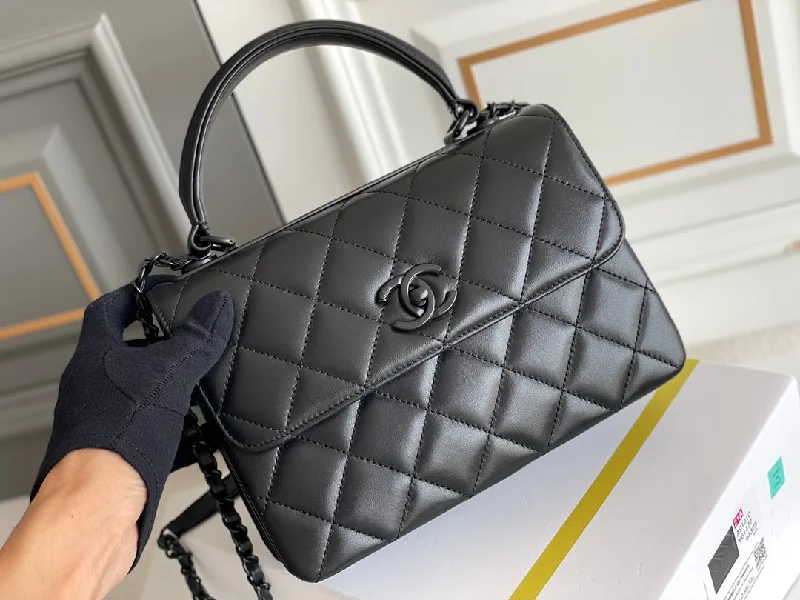 Chanel Quilted Leather Shoulder Bag for FashionistasChanel - Luxury Bag - CHL - 601