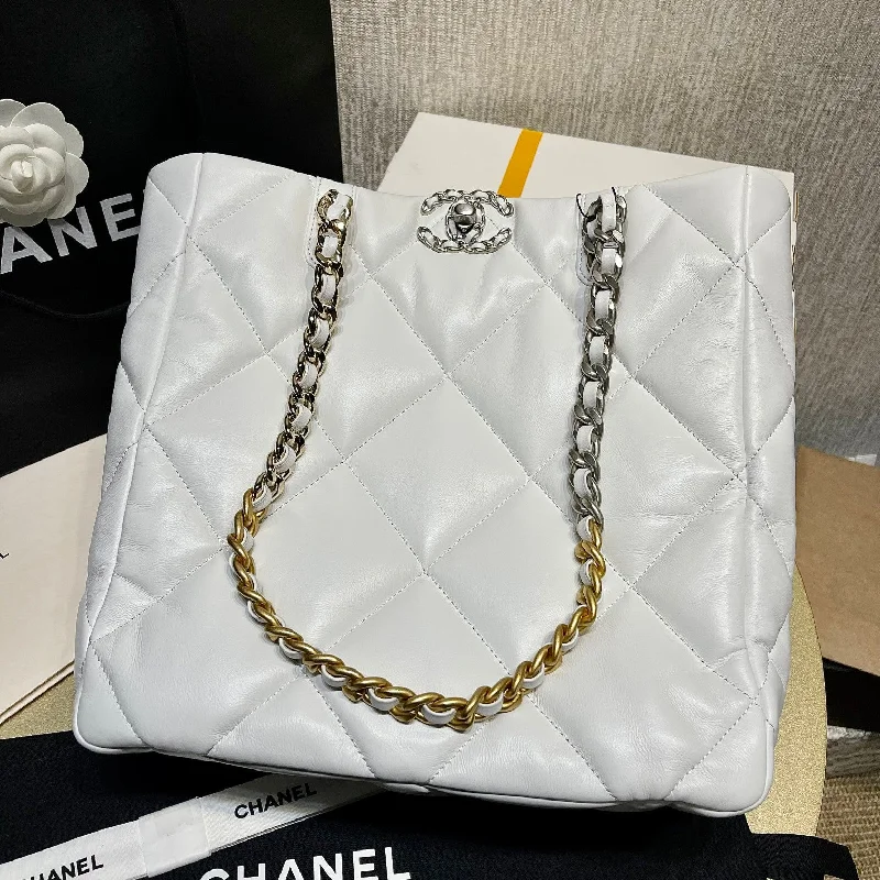 Chanel Chain Strap Handbag for Everyday UseChanel - Luxury Bag - CHL - 720