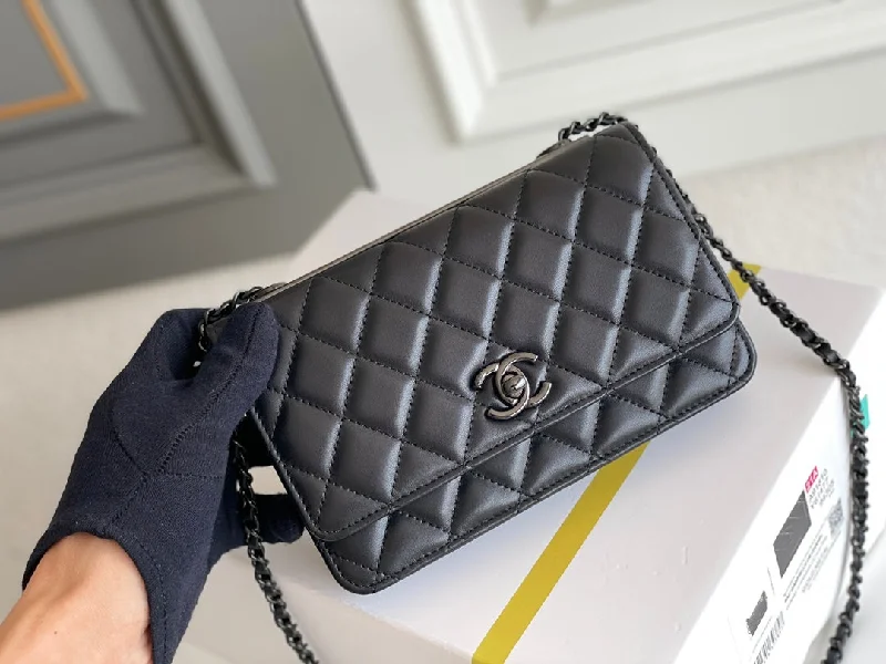 Chanel Black Handbag for Business MeetingsChanel - Luxury Bag - CHL - 610