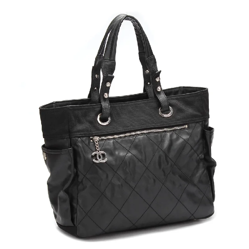 Chanel Quilted Leather Shoulder Bag for FashionistasChanel Large Paris-Biarritz Tote Leather Tote Bag in Good condition