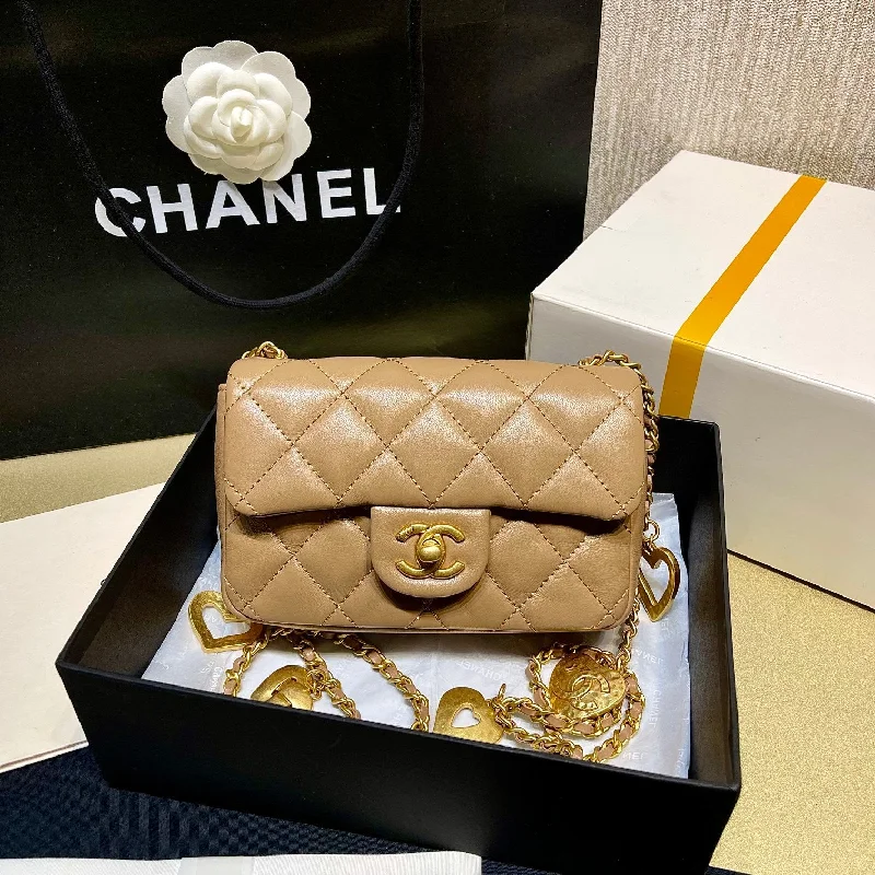 Chanel Quilted Leather Shoulder Bag for FashionistasChanel - Luxury Bag - CHL - 709