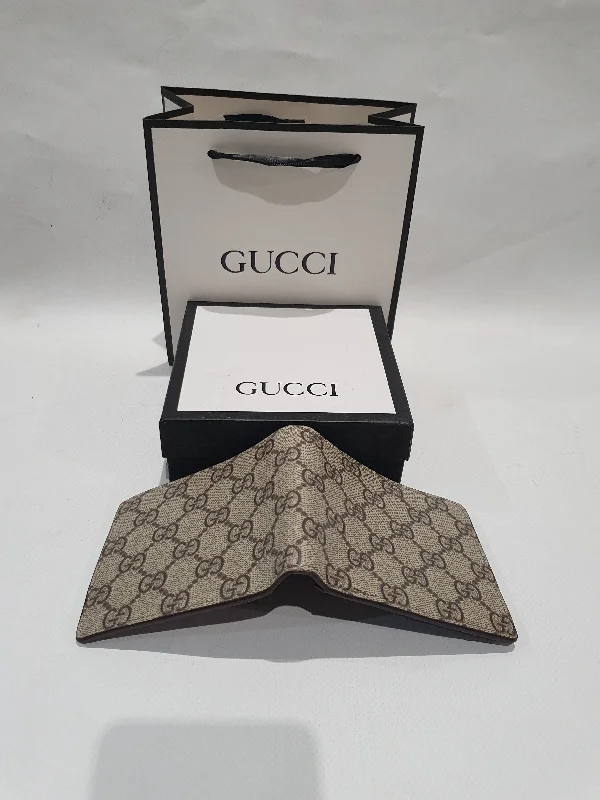 Ladies Gucci handbags with a detachable coin purse insideGucci Wallet (Men)