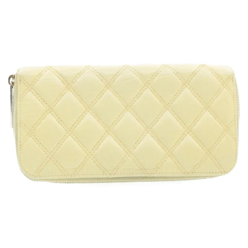 Chanel Lightweight Handbag for Daily ErrandsCHANEL Matelasse Zippy Long Wallet Beige CC Auth cr619