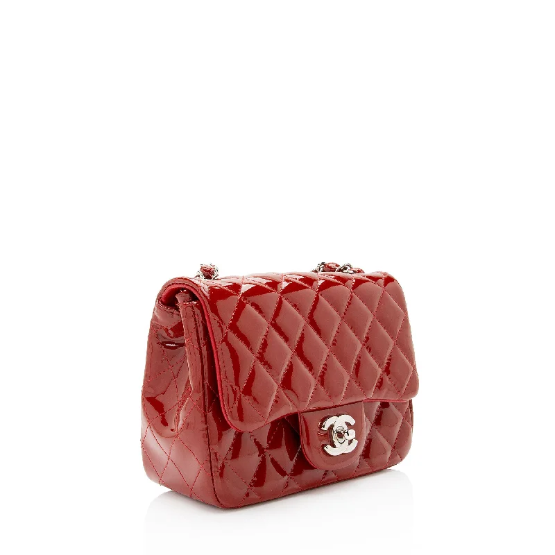 Chanel Chain Strap Handbag for Everyday UseChanel Patent Leather Classic Square Mini Flap Bag (XYG7aO)