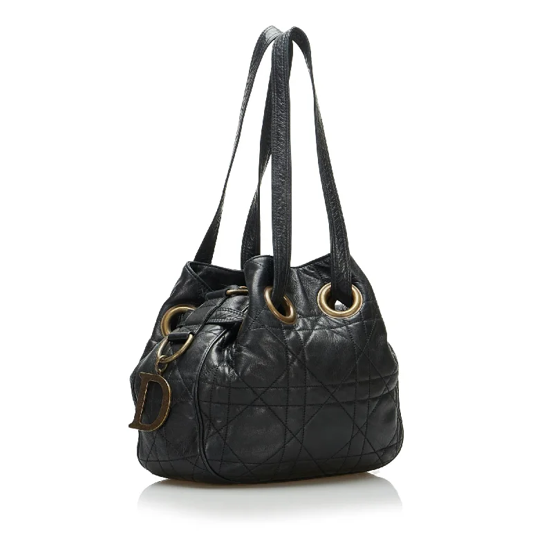 High - fashion Christian Dior bags with a geometric patternDior Cannage Bucket Bag (8ToHij)