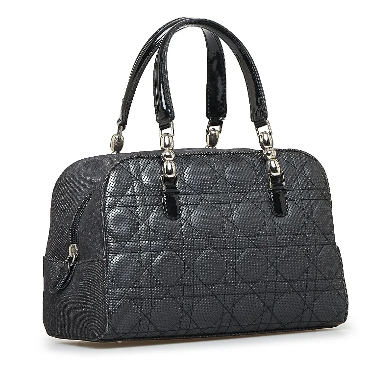 Contemporary Christian Dior handbags with a unique shapeDior Perforated Cannage Malice (1ayJqf)