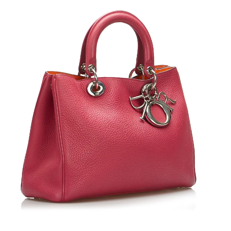 Christian Dior backpacks with a sleek, minimalist silhouetteDIORMedium issimo Satchel