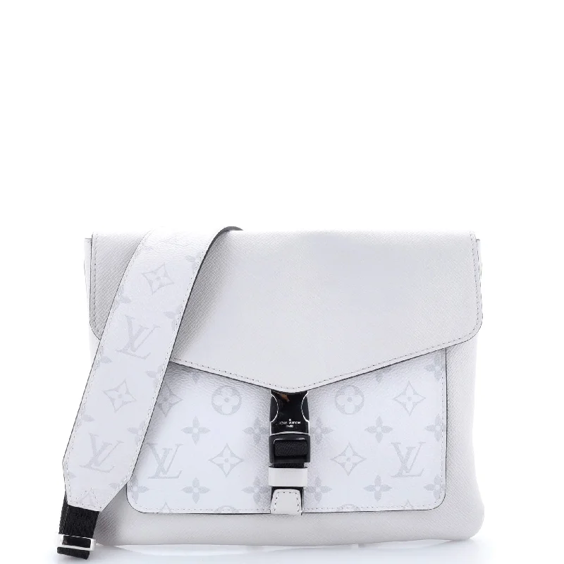 Christian Dior bags with a zip - top closure and multiple compartmentsOutdoor Flap Messenger Monogram Taigarama